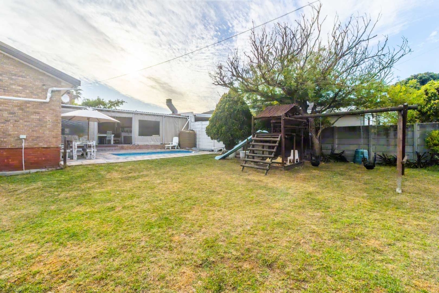 3 Bedroom Property for Sale in Oakglen Western Cape